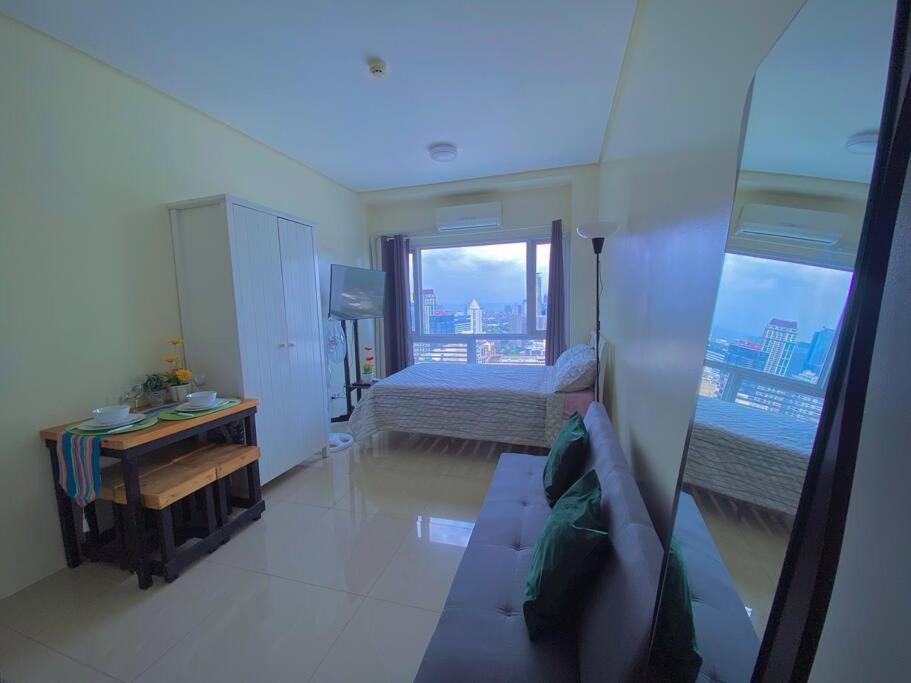 מנילה Makati Penthouse With Stunning City Skyline View מראה חיצוני תמונה