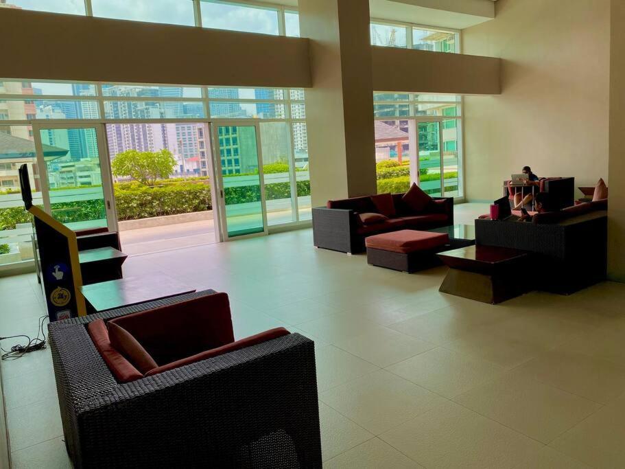 מנילה Makati Penthouse With Stunning City Skyline View מראה חיצוני תמונה