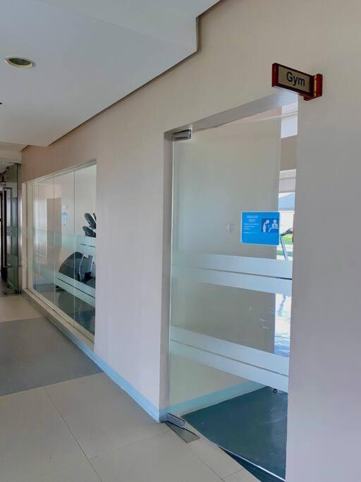 מנילה Makati Penthouse With Stunning City Skyline View מראה חיצוני תמונה