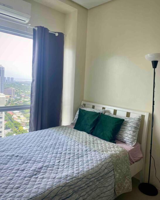 מנילה Makati Penthouse With Stunning City Skyline View מראה חיצוני תמונה