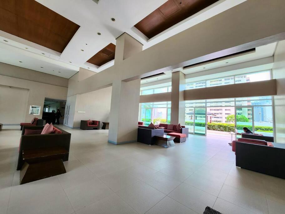 מנילה Makati Penthouse With Stunning City Skyline View מראה חיצוני תמונה