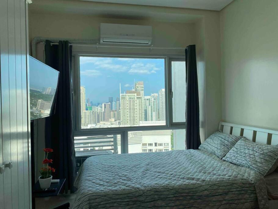 מנילה Makati Penthouse With Stunning City Skyline View מראה חיצוני תמונה